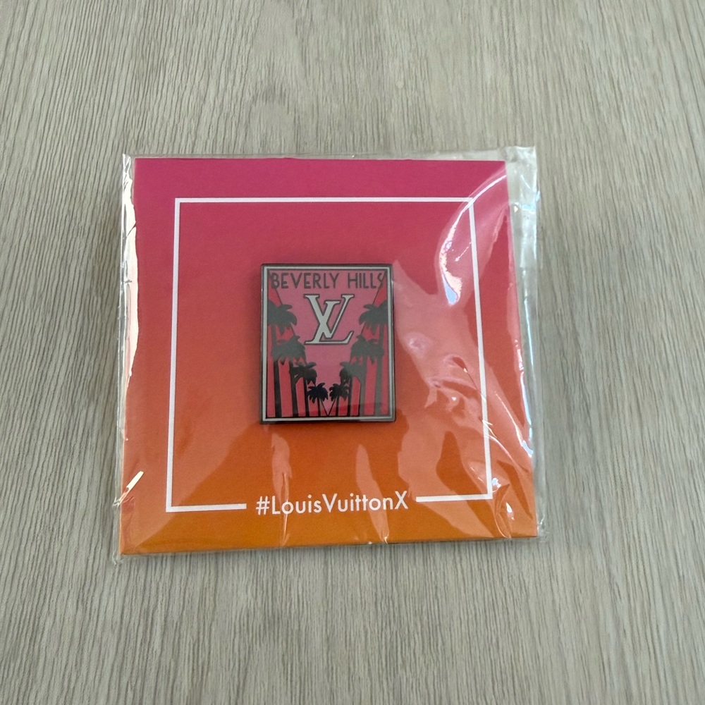 Louis Vuitton x Beverly Hills LV Exhibition pin - Picture 3 of 3